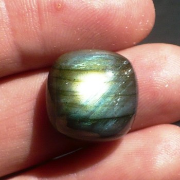 Labradorit, kabošon, čtverec 15x15 mm, Madagaskar, č.1| www.sperkove-kameny.cz