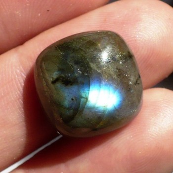 Labradorit, kabošon, čtverec 15x15 mm, Madagaskar, č.8|www.sperkove-kameny.cz