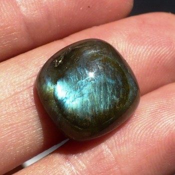 Labradorit, kabošon, čtverec 15x15 mm, Madagaskar, č.9|www.sperkove-kameny.cz