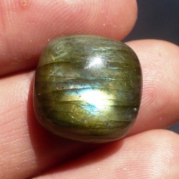 Labradorit, kabošon, čtverec 15x15 mm, Madagaskar, č.10|www.sperkove-kameny.cz