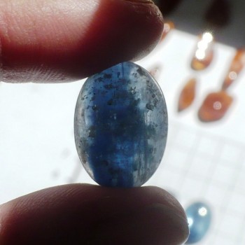  Kyanit  extra , kabošon 18x13 mm č.1| šperkové-kameny.cz