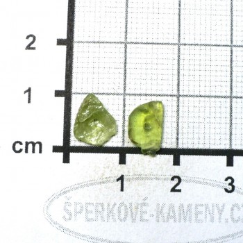 Olivín, vrtané surováčky, pár č .5 | šperkové-kameny.cz