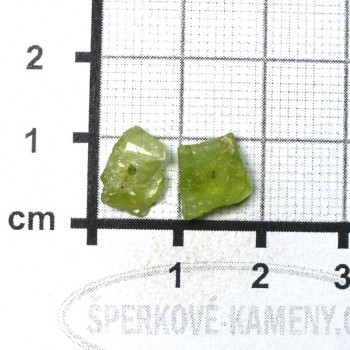 Olivín, vrtané surováčky, pár č .7 | šperkové-kameny.cz