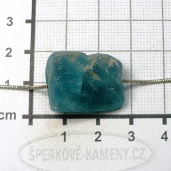 Smaragdový fluorit surový, vrtaný č.14 | šperkové-kameny.cz