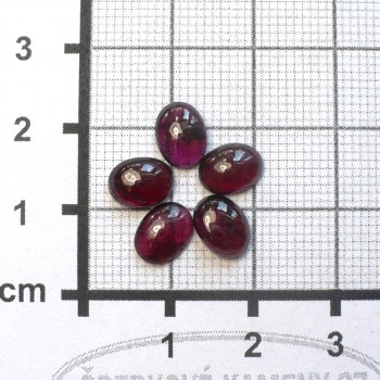 Granát Almandin ,minikabošon 6x8 mm | www.sperkove-kameny.cz