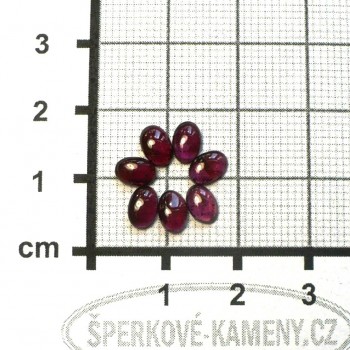 Granát Almandin ,minikabošon 4x6 mm | www.sperkove-kameny.cz