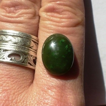 Světlý nefrit,kabošonek 12x16mm č.22 | šperkové-kameny.cz