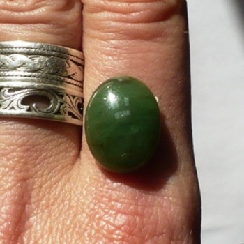 Světlý nefrit,kabošonek 12x16mm č.26 | šperkové-kameny.cz