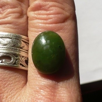 Světlý nefrit,kabošonek 12x16mm č.27| šperkové-kameny.cz
