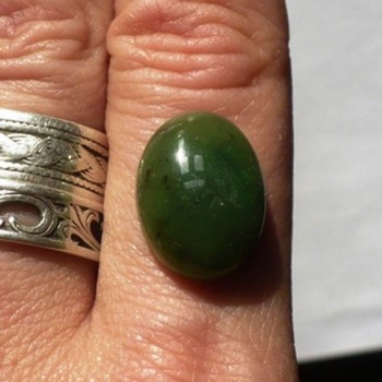 Světlý nefrit,kabošonek 12x16mm č.28| šperkové-kameny.cz