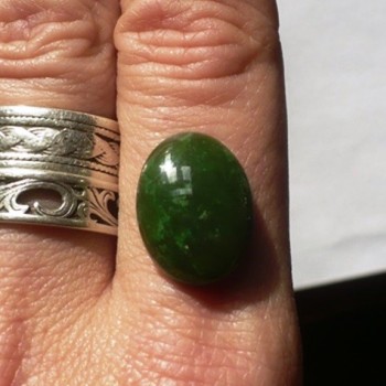 Světlý nefrit,kabošonek 12x16mm č.29| šperkové-kameny.cz