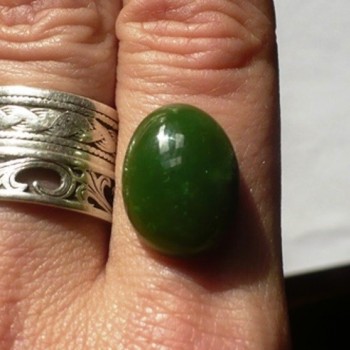 Světlý nefrit,kabošonek 12x16mm č.30| šperkové-kameny.cz