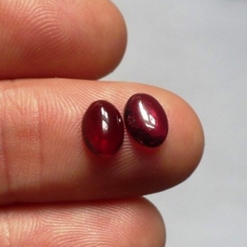 Granát Almandin ,minikabošon, pár, 5x7 mm | www.sperkove-kameny.cz