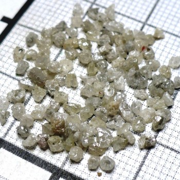 Bílý surový diamant, vrtaný, 1 ks| šperkové-kameny.cz 