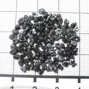Černý surový diamant, vrtaný, 1 ks| šperkové-kameny.cz 