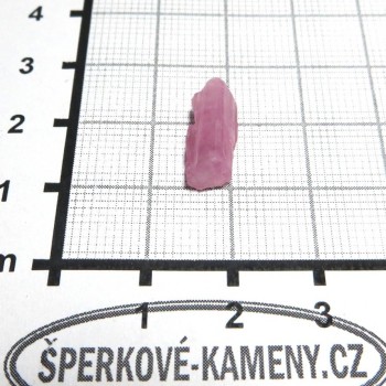 Turmalín, rubelit, krystal 2| www.sperkove-kameny.cz