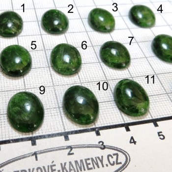 Chromdiopsid kabošon 12 x 16 mm - set A / www.sperkove-kameny.cz