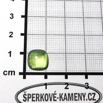 Prehnit  kabošon  10 x 10 mm - P8| www.sperkove-kameny.cz