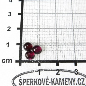 Granát Almandin, minikabošon pr. 5 mm | www.sperkove-kameny.cz