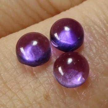 Ametyst, kulatý kabošon, pr. 4 mm (P) 1 ks| www.sperkove-kameny.cz