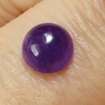Ametyst, tmavší, kulatý kabošon, pr. 6 mm 1 ks