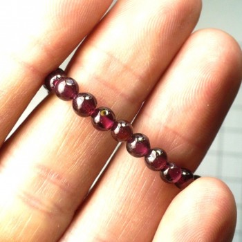 Granát Almandin ,korálek 3,5 mm, 10 ks 