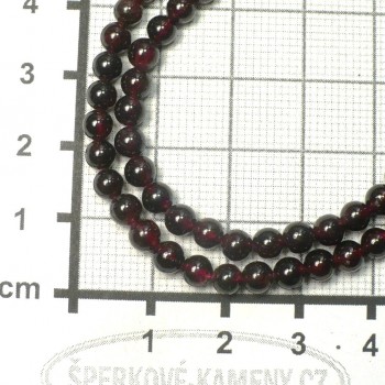 Granát pyrlmandin ,korálek 4 mm, 10 ks | www.sperkove-kameny.cz