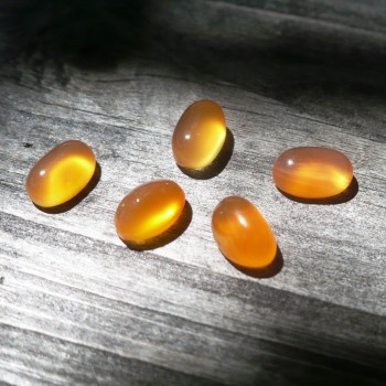 Karneol ,přírodní, minikabošon 6x3,5 mm, 1 ks| šperkové-kameny.cz