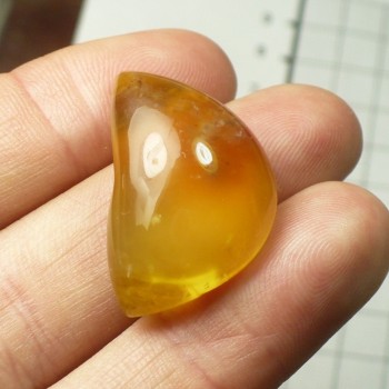 Jantarový opál, Madagaskar, kabošon č. 1 | www.sperkove-kameny.cz